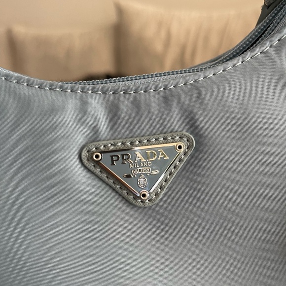 Authentic Prada Re-edition 2000 blue nylon mini bag - Picture 3 of 7